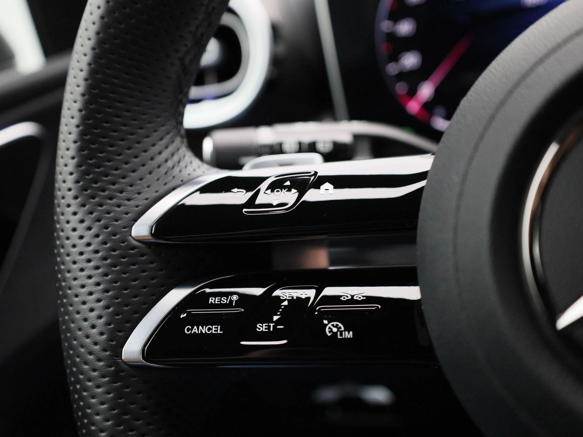 Mercedes-Benz-GLC-image-17