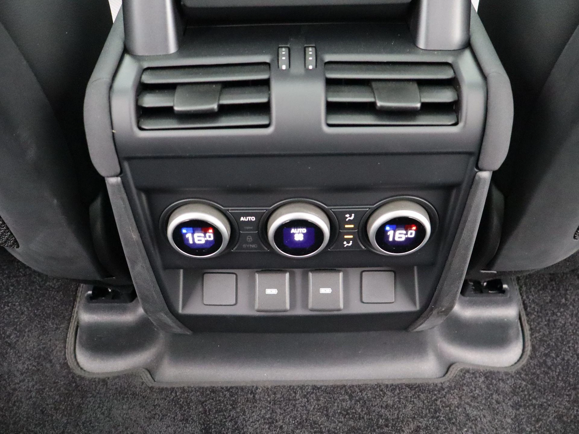 Land Rover Defender 110 P400e XS Edition
