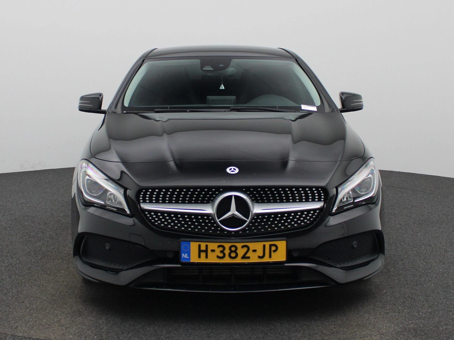 Mercedes-Benz-CLA-image-2