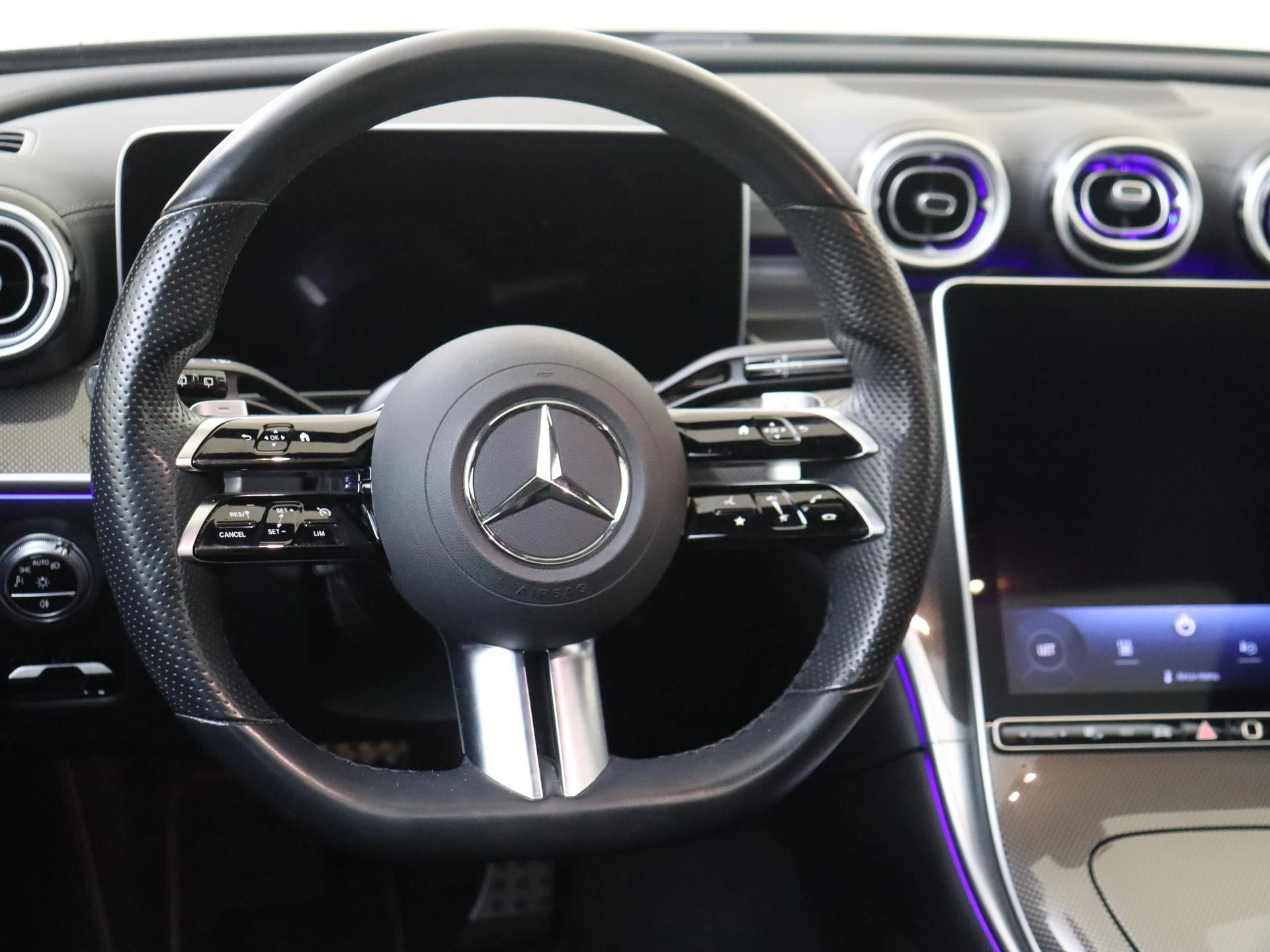 Mercedes-Benz-C-Klasse-image-9