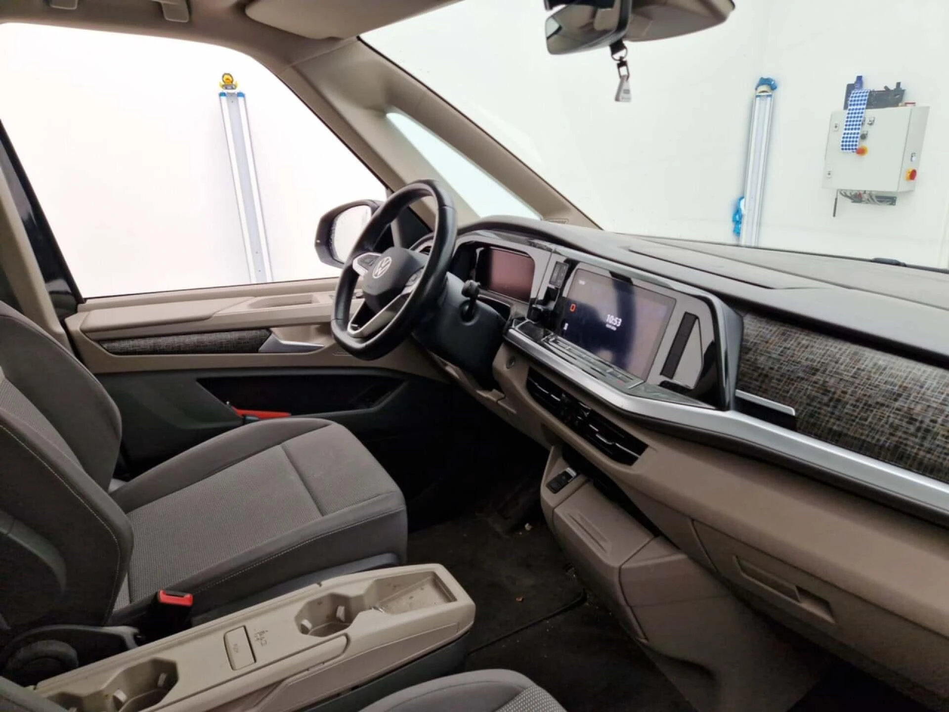 Volkswagen-Multivan-image-2