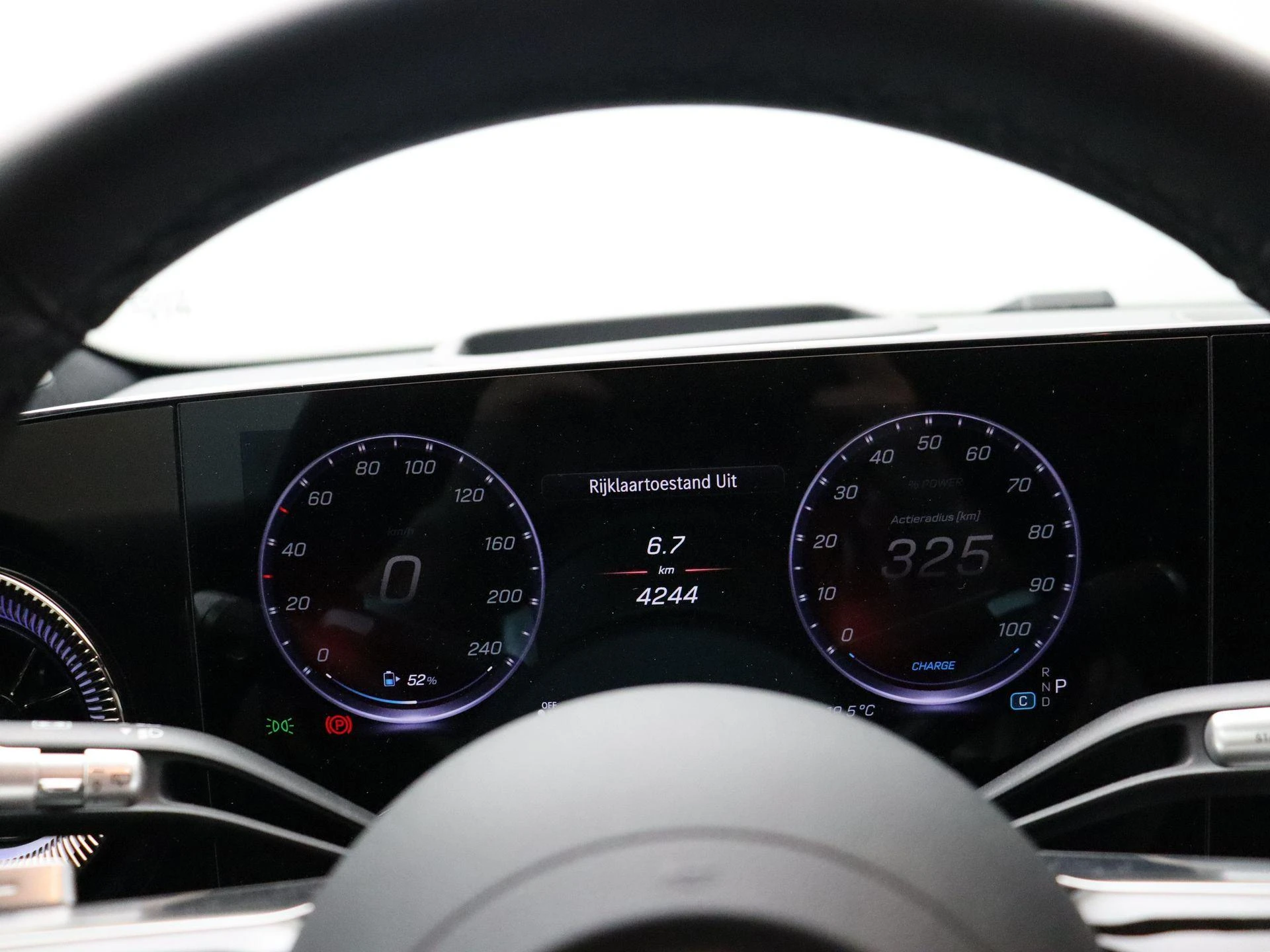 Mercedes-Benz-CLA-image-14