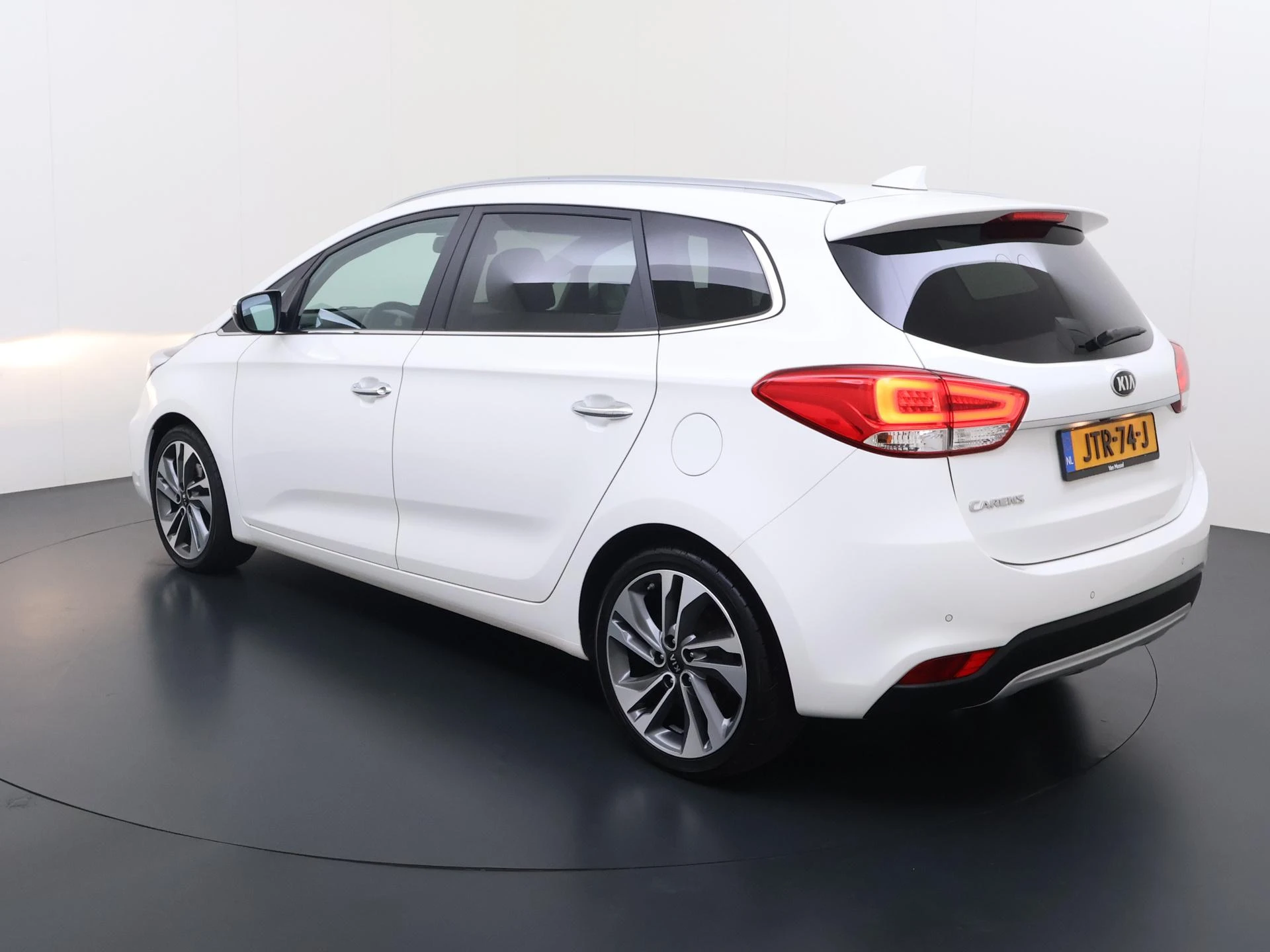Kia-Carens-image-3