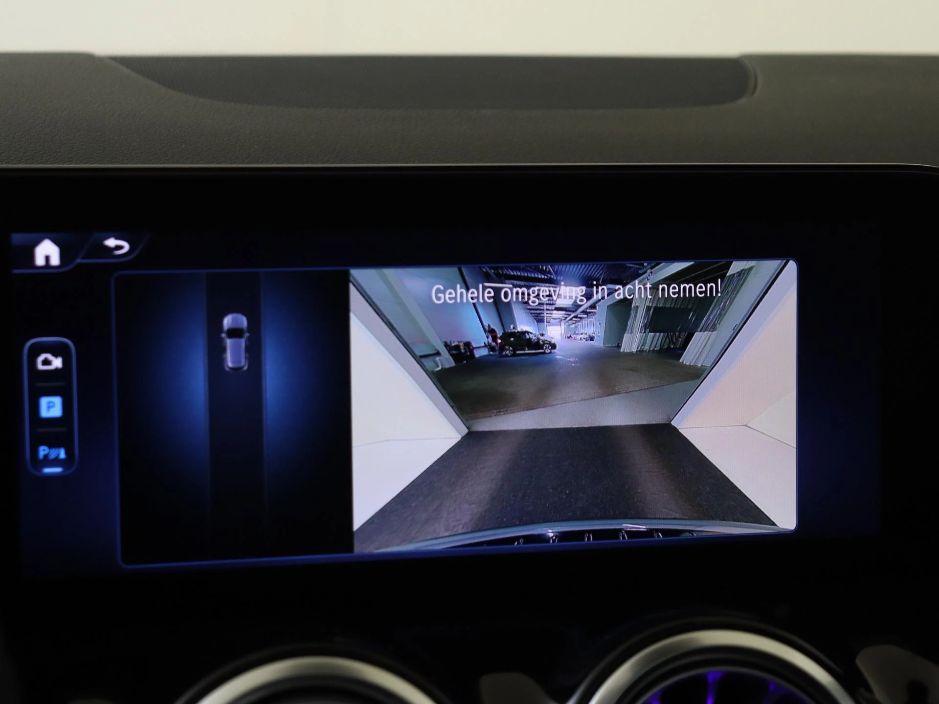 Mercedes-Benz-GLA-image-18
