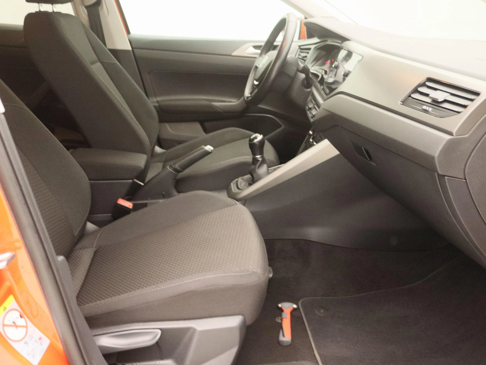 Volkswagen-Polo-image-24