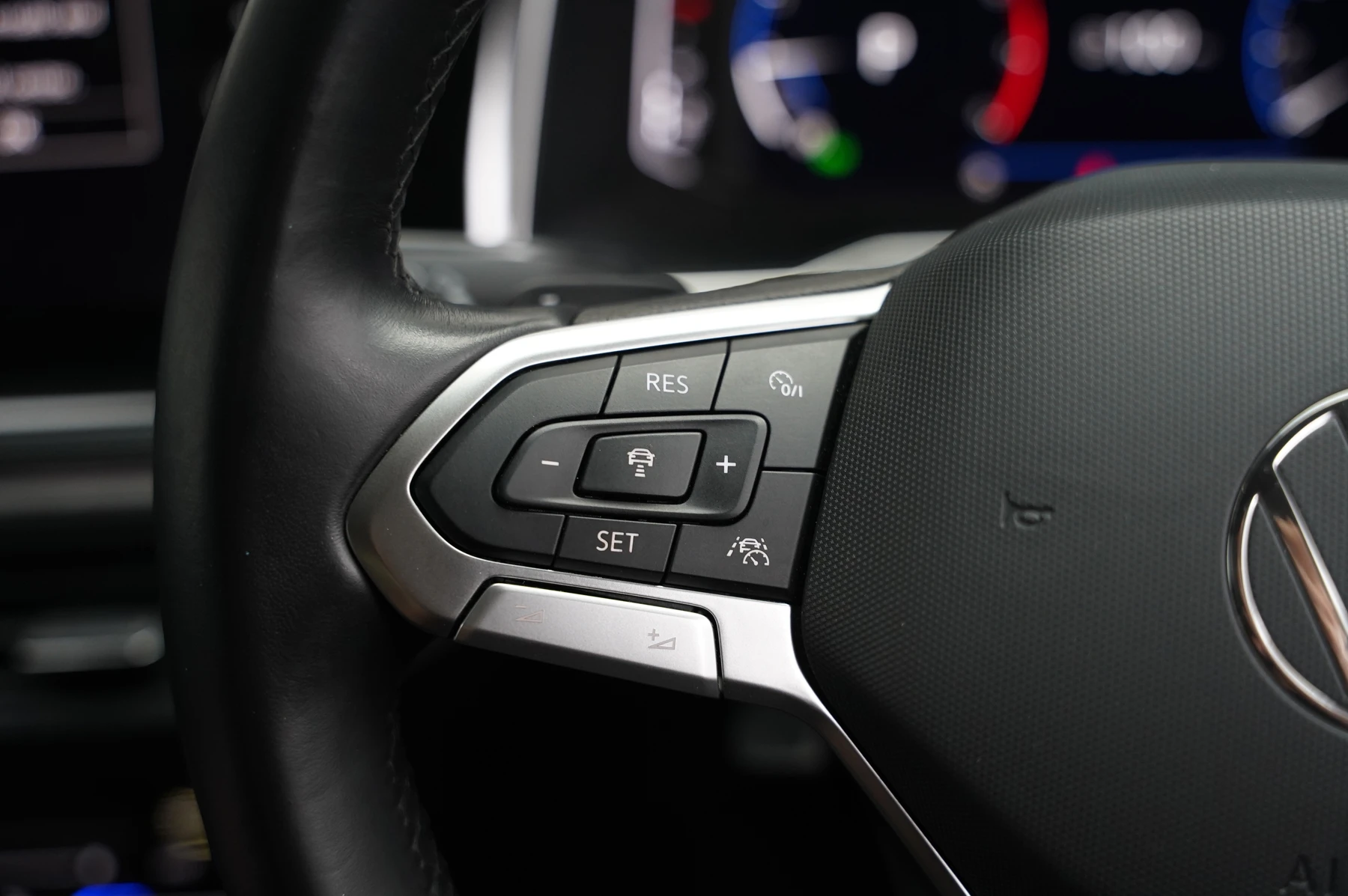 Volkswagen-Golf-image-17