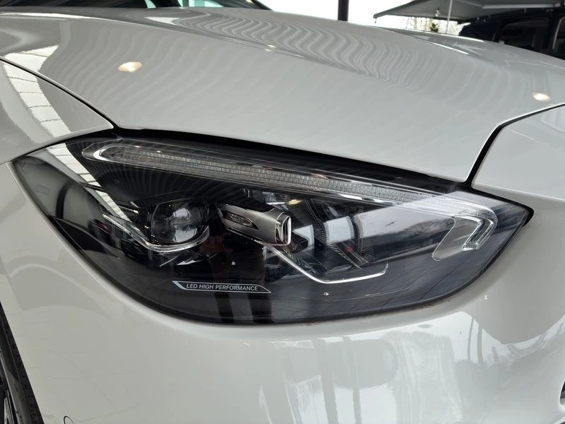 Mercedes-Benz-C-Klasse-image-11