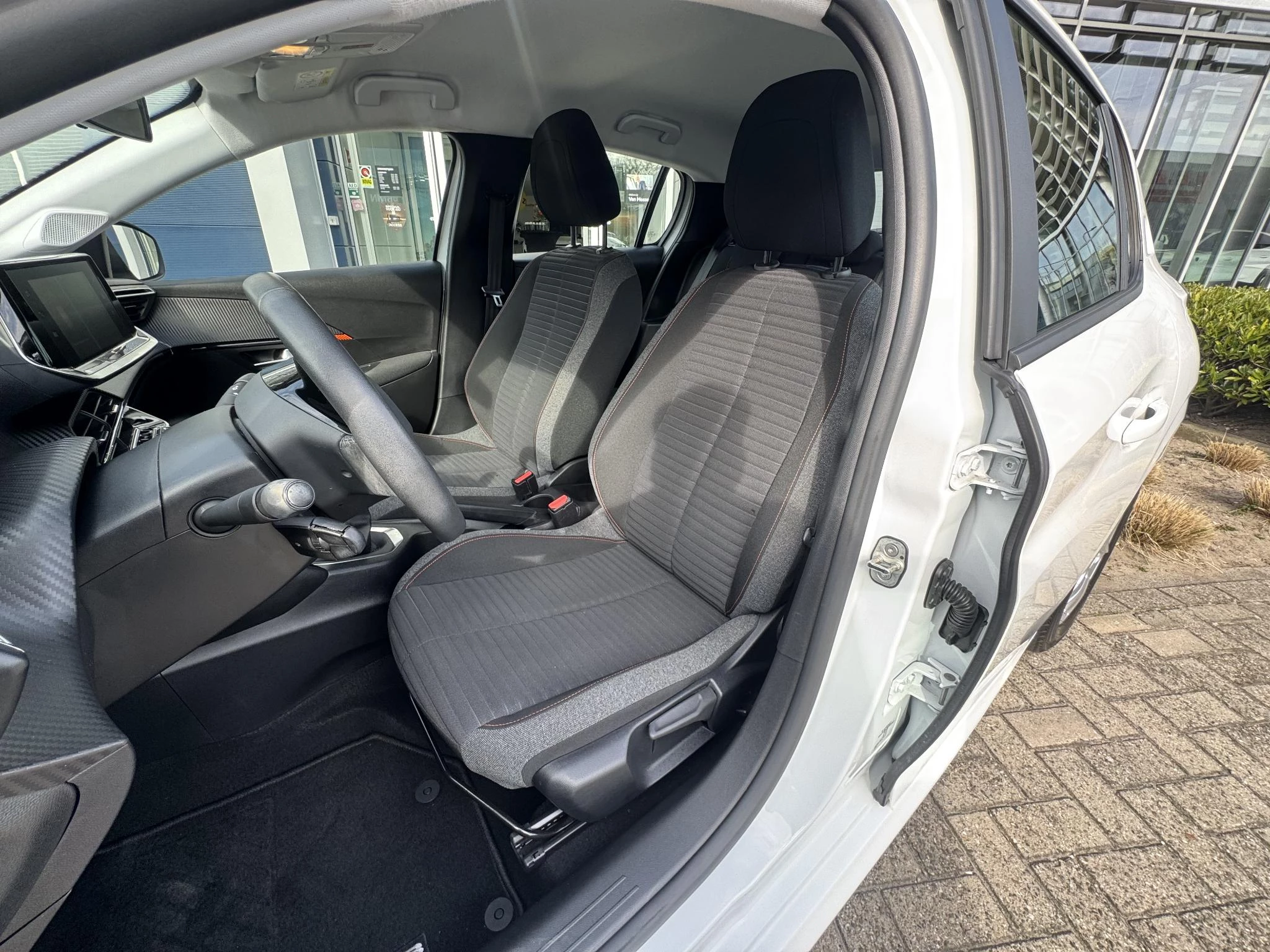 Peugeot-208-image-15