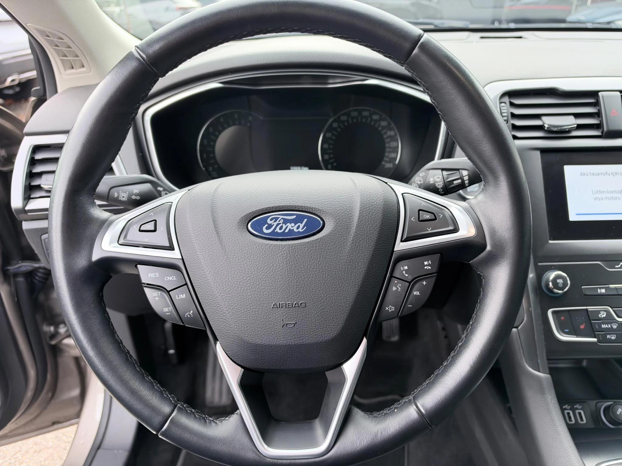 Ford-Mondeo-image-9