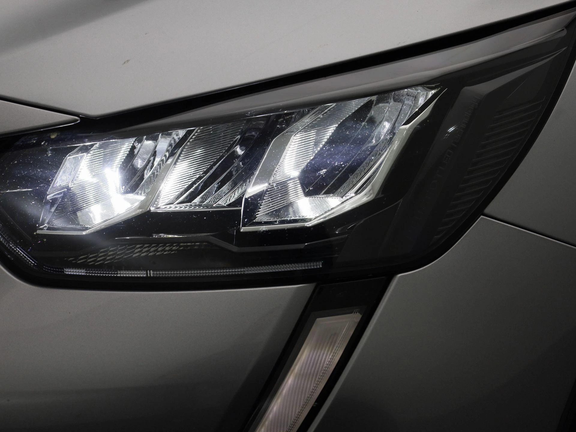Peugeot-e-208-image-16