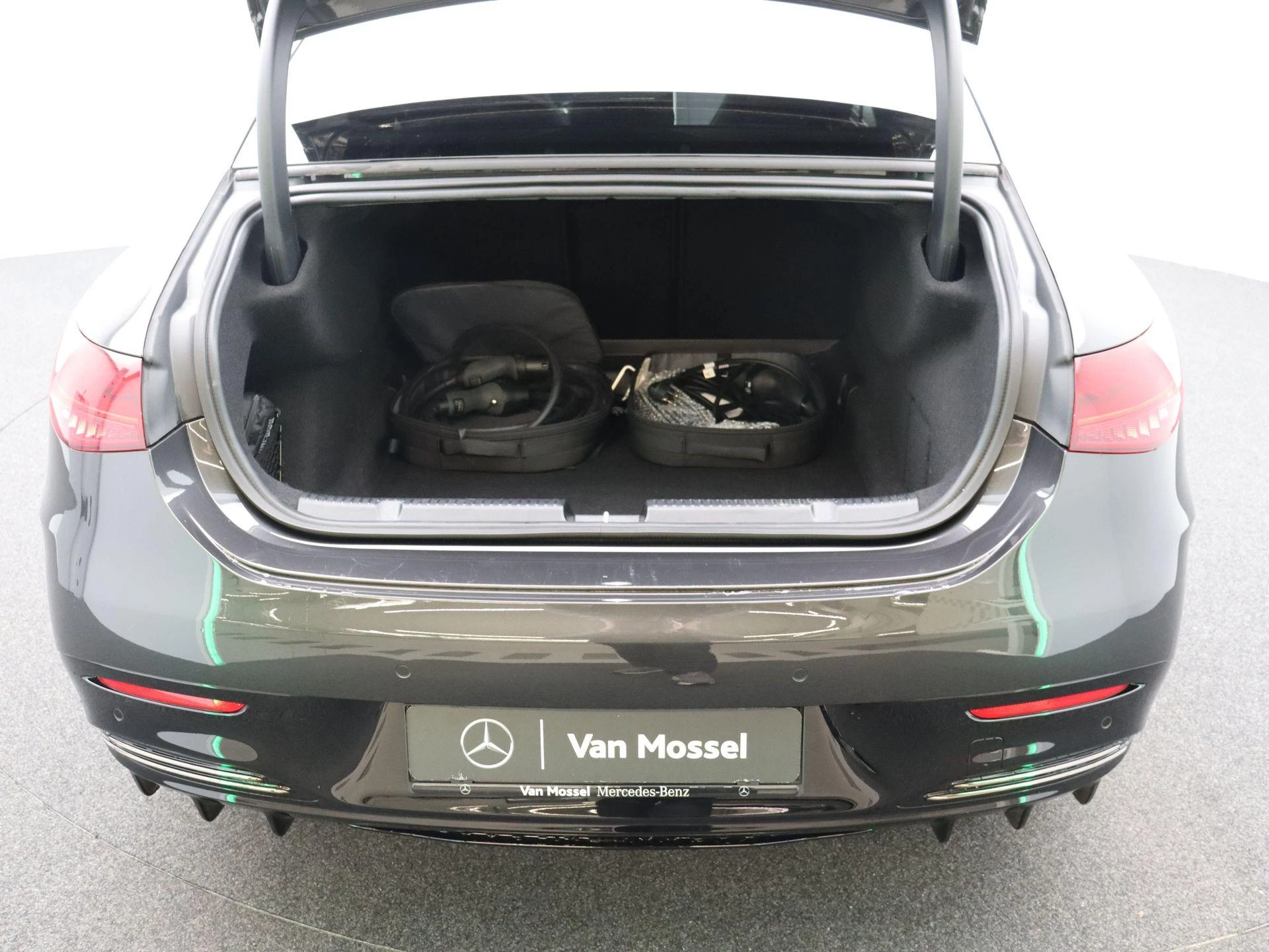 Mercedes-Benz EQE 300 AMG Line + AIRMATIC + LEDER + PANORAMISCH DAK +