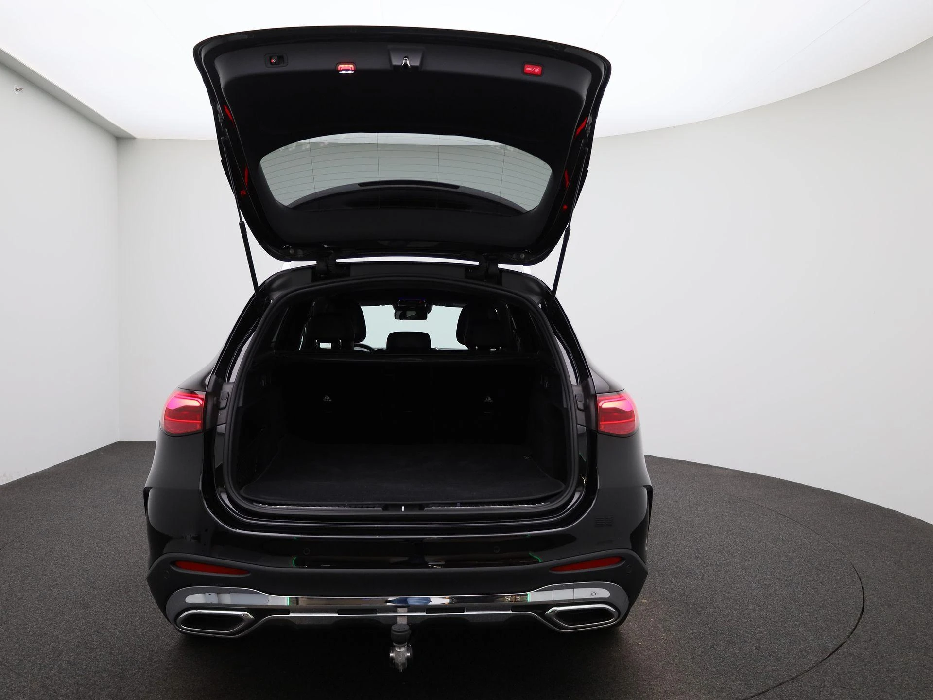 Mercedes-Benz-GLC-image-10
