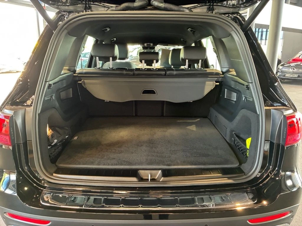 Mercedes-Benz-GLB 200 d-image-13