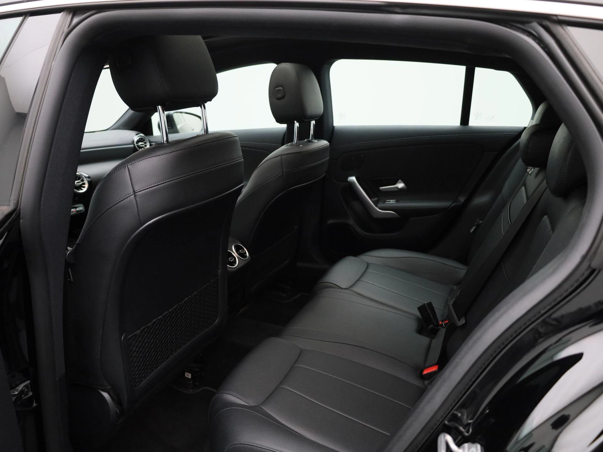 Mercedes-Benz-CLA-image-9