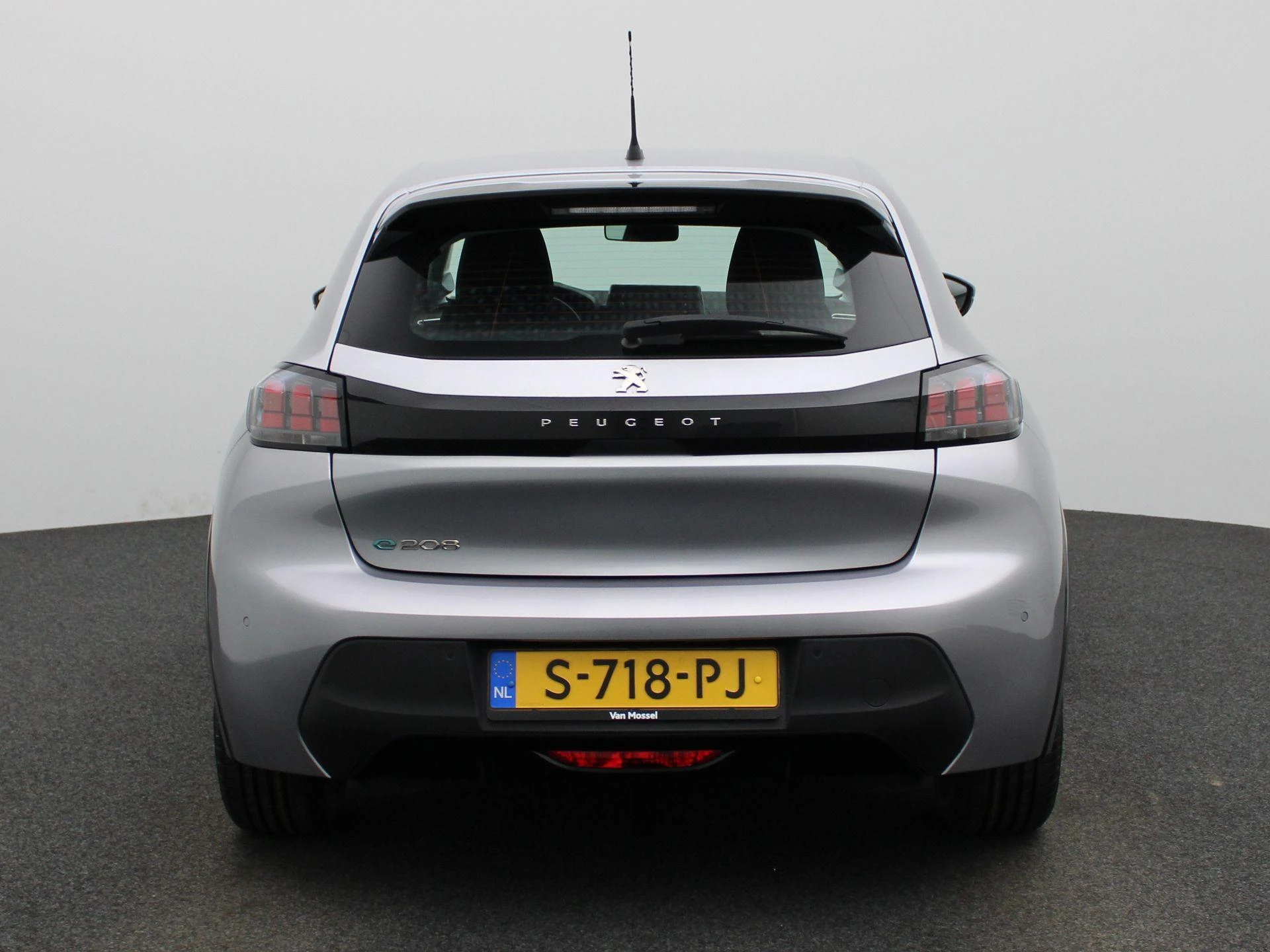Peugeot-e-208-image-4