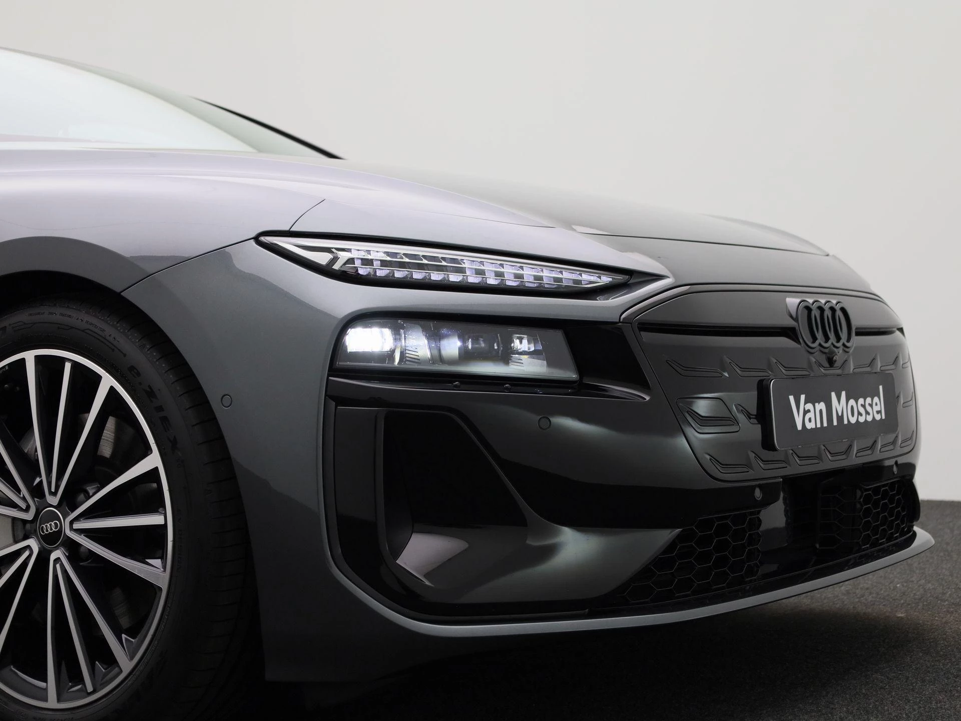 Audi-A6 Avant e-tron-image-61