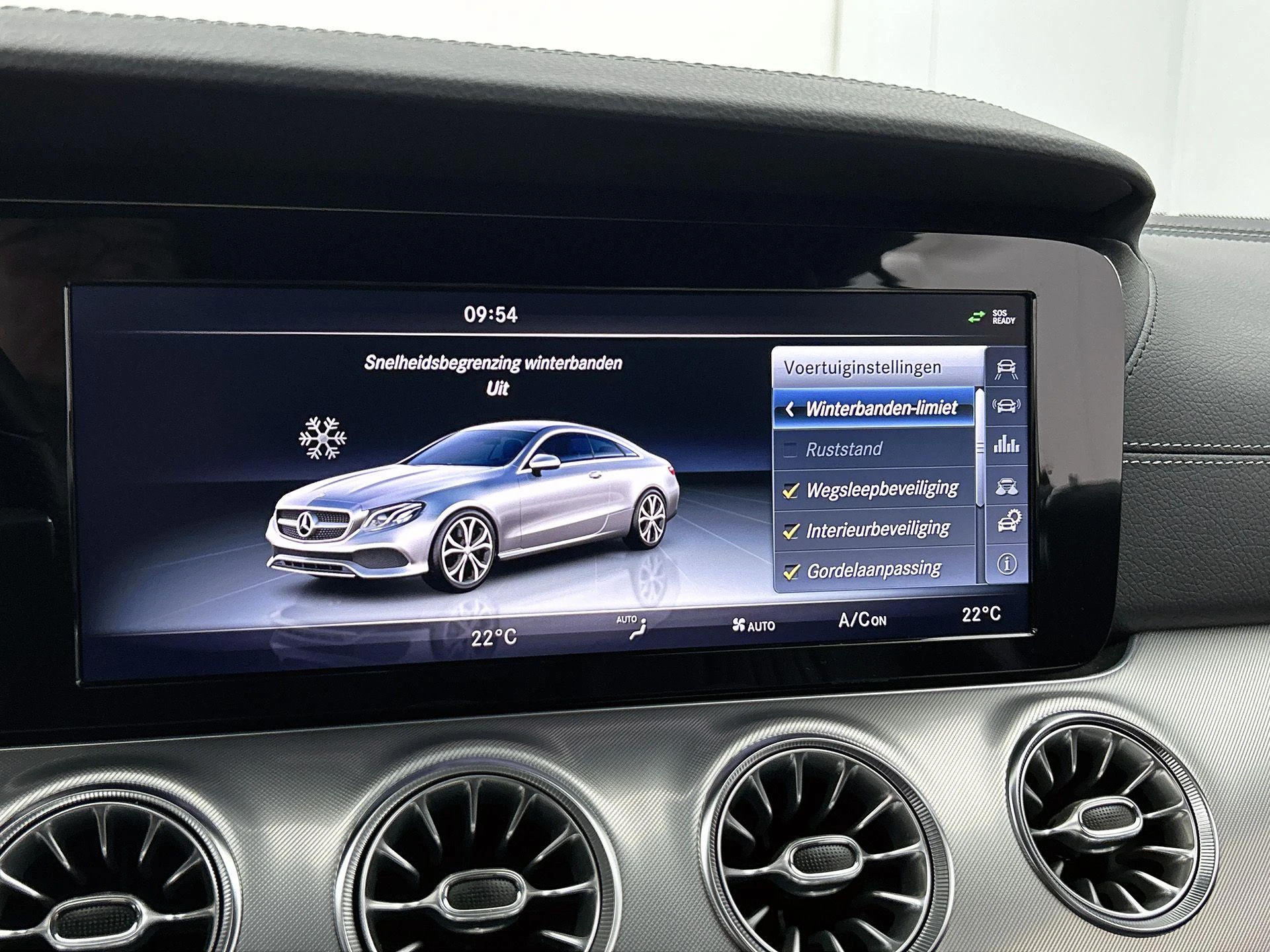 Mercedes-Benz-E-Klasse-image-11