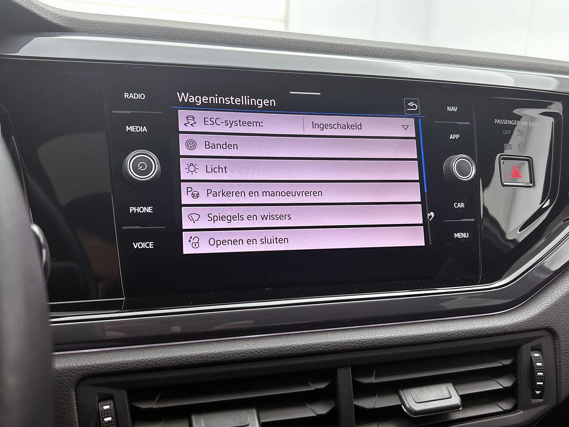Volkswagen-Polo-image-10