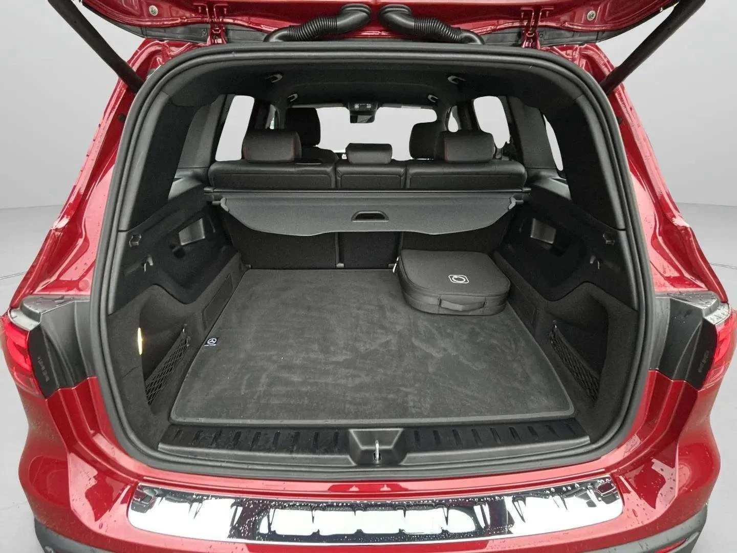 Mercedes-Benz-EQB-image-20