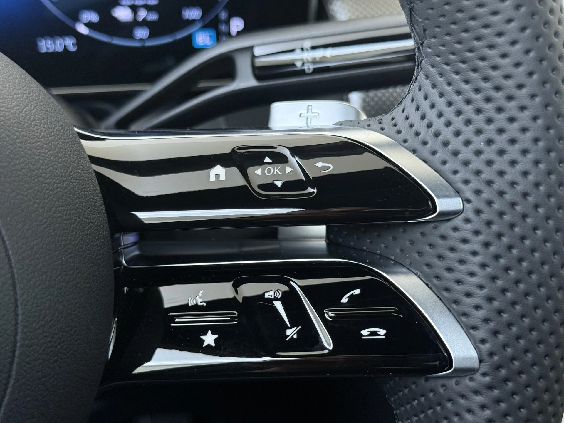 Mercedes-Benz-GLC-image-12