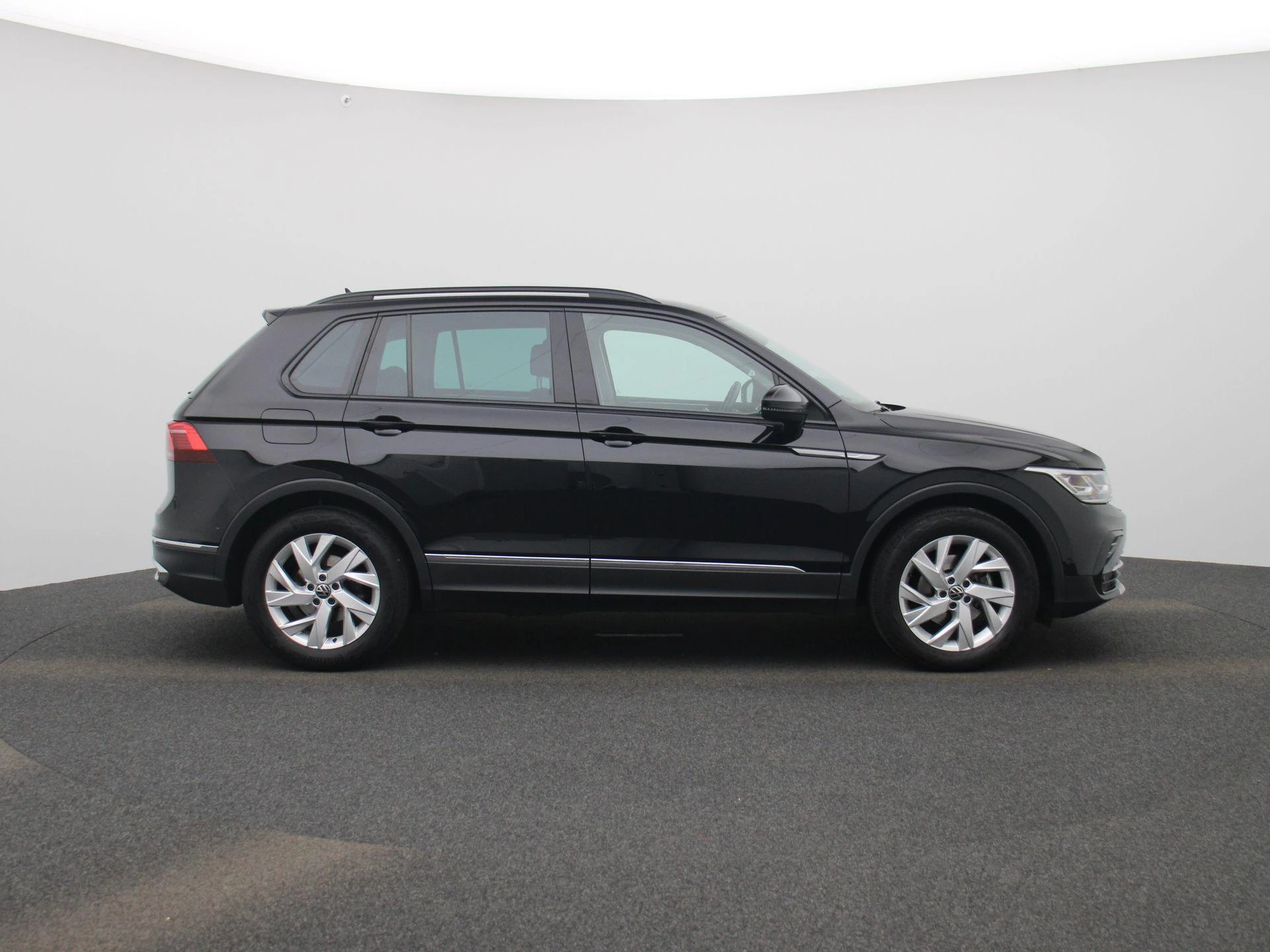 Volkswagen-Tiguan-image-5