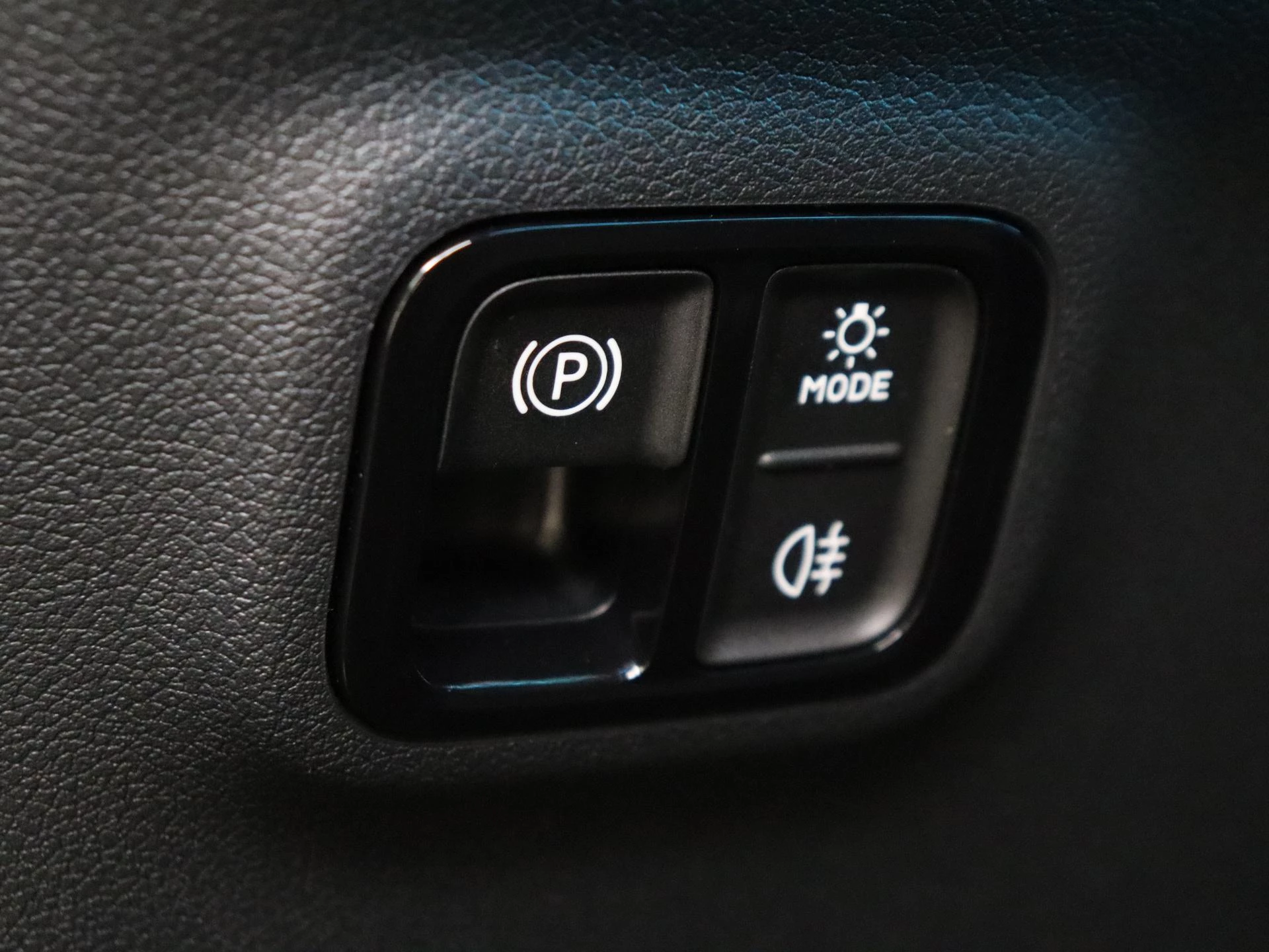 Mercedes-Benz-CLA-image-22