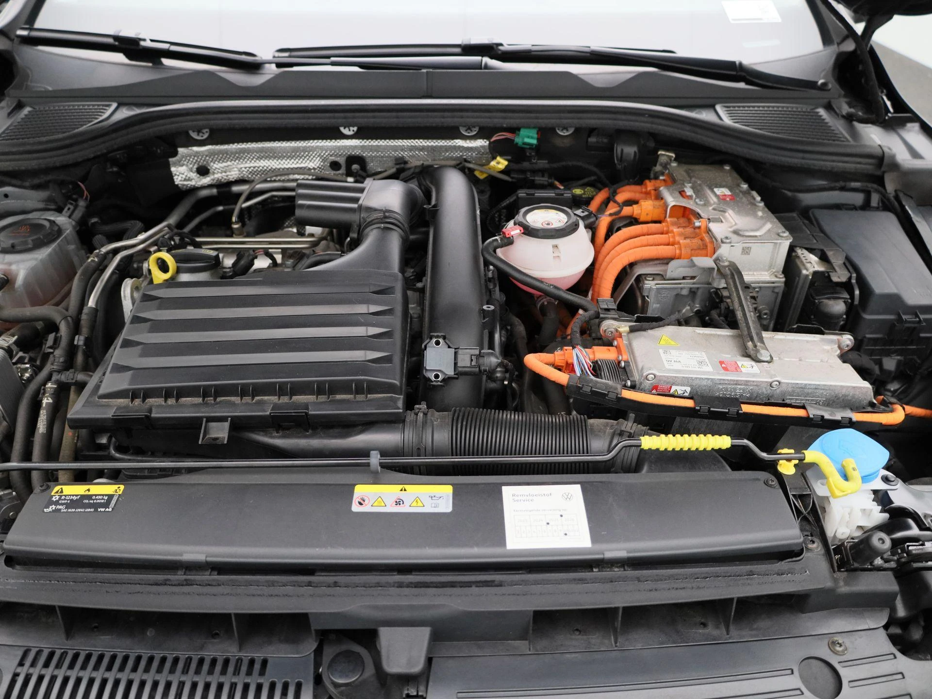 Volkswagen-Golf-image-31