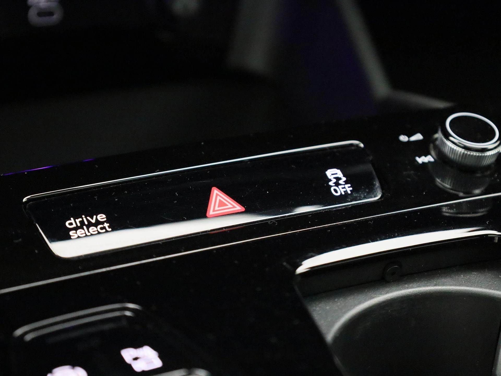 Audi-Q6 e-tron-image-33