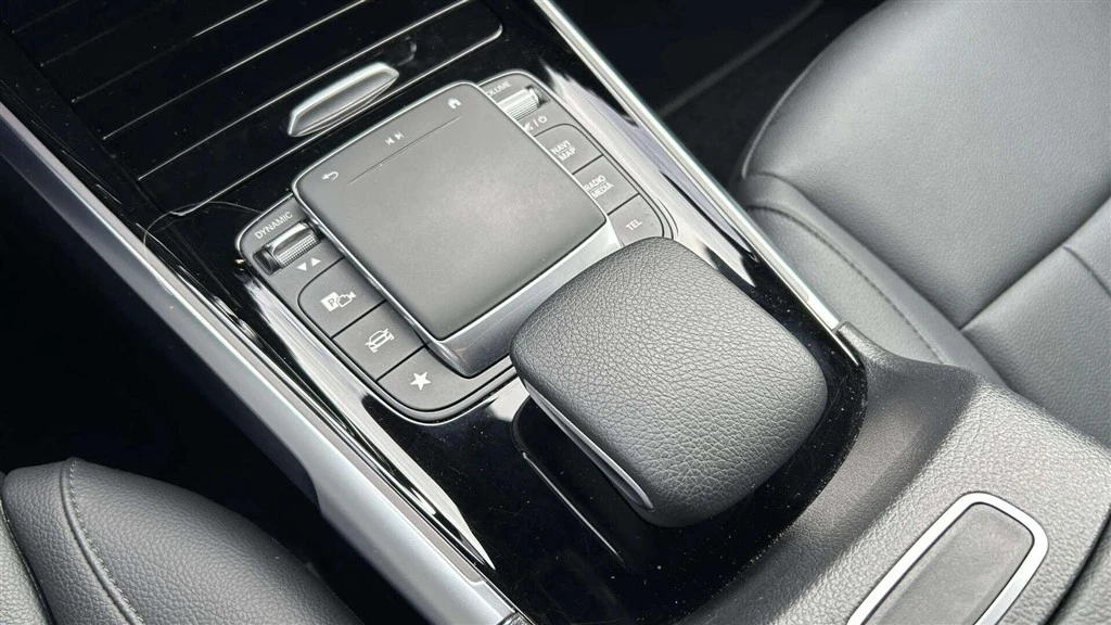 Mercedes-Benz-EQB-image-19