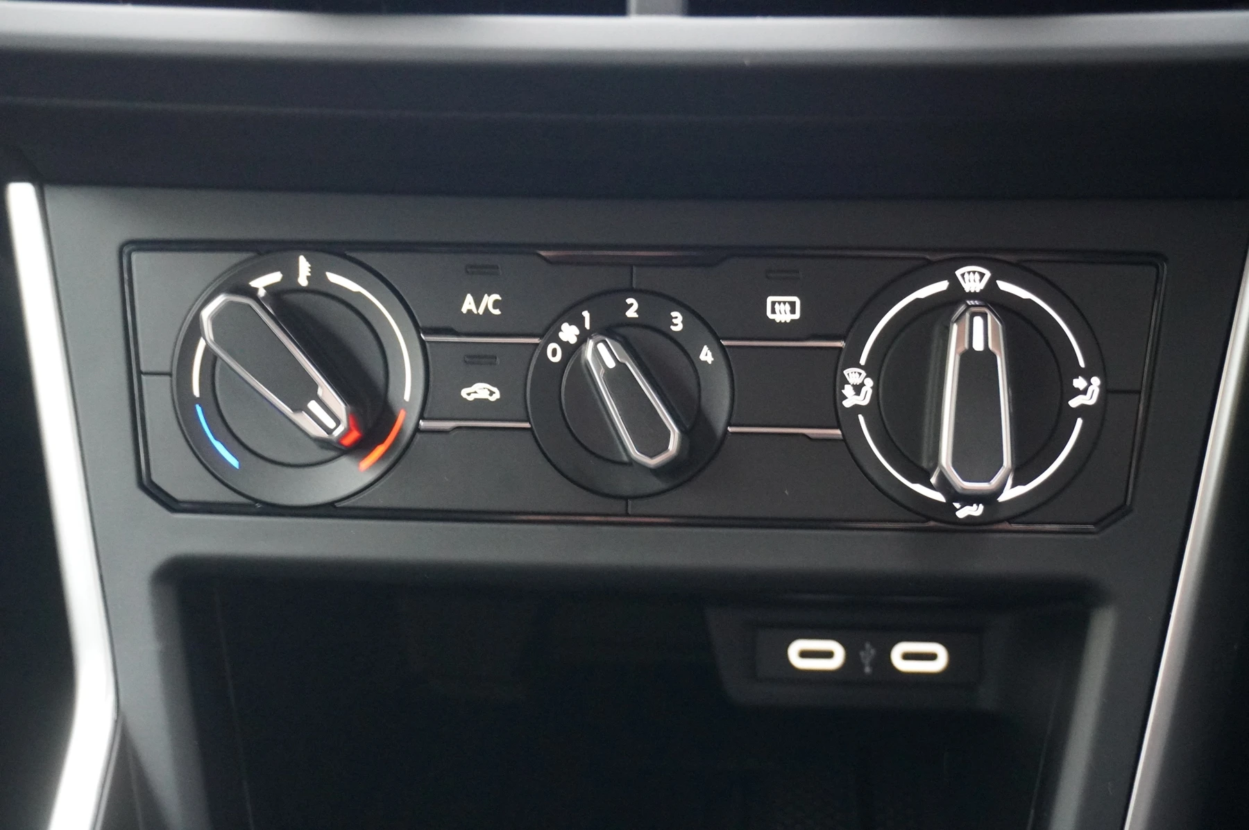 Volkswagen-Polo-image-32