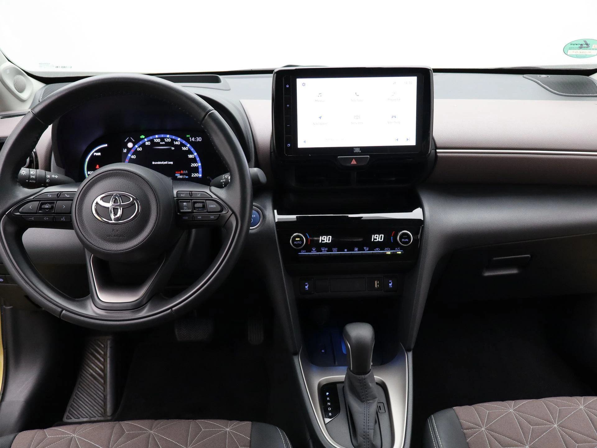 Toyota-Yaris Cross-image-9