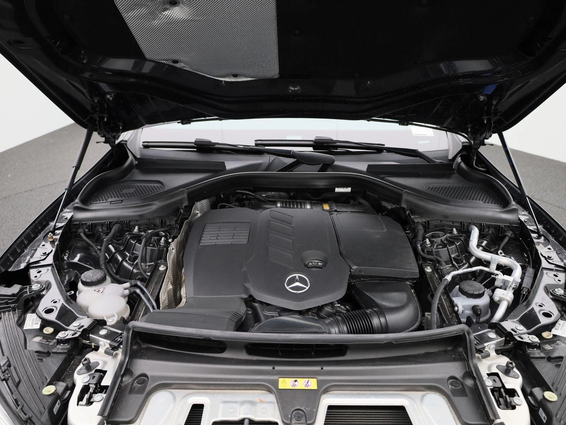 Mercedes-Benz-GLC-image-43