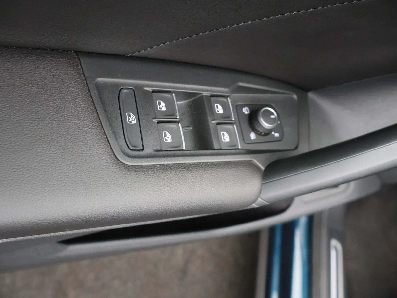 Volkswagen Tiguan eHybrid (PHEV) Tiguan Life Business 1.4TSI eHybrid PHEV 204PK *AUTOMAAT*TREKHAAK*LEDER*CAMERA*PDC*ACC*VIRTUAL COCKP