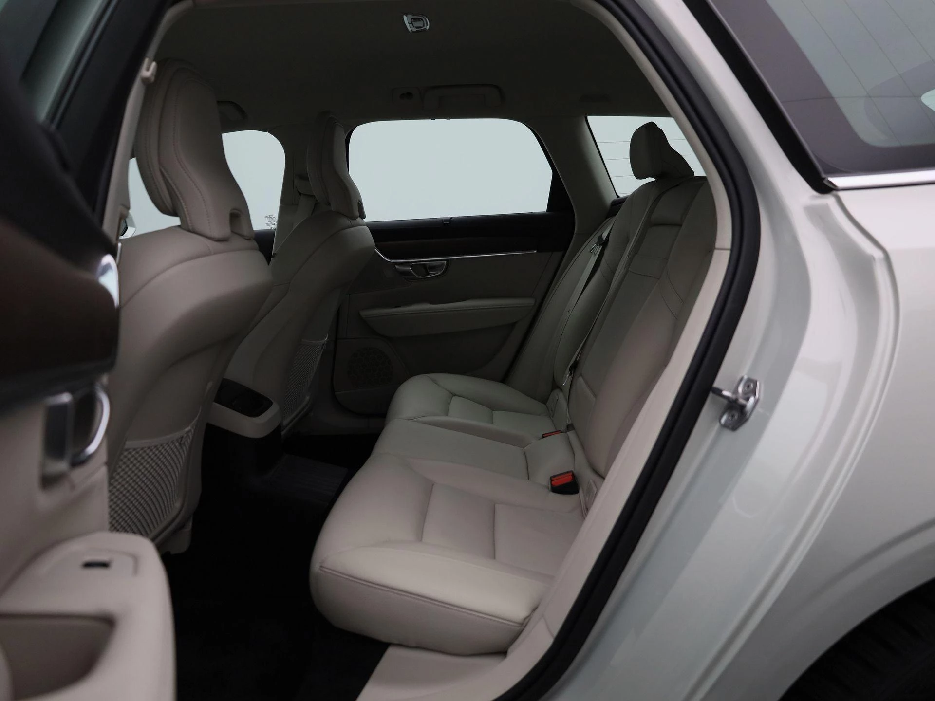 Volvo-V90-image-12
