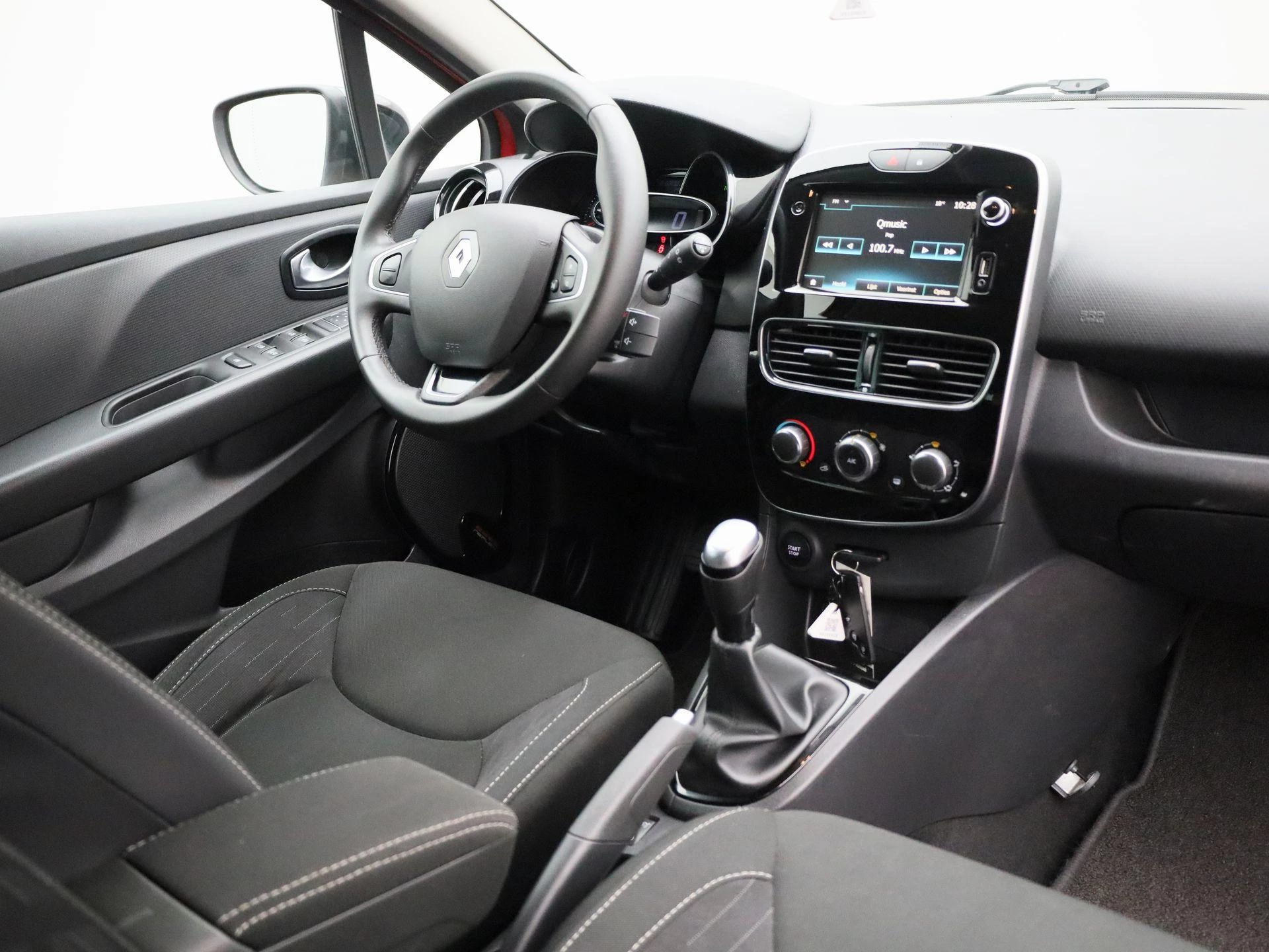 Renault-Clio-image-38