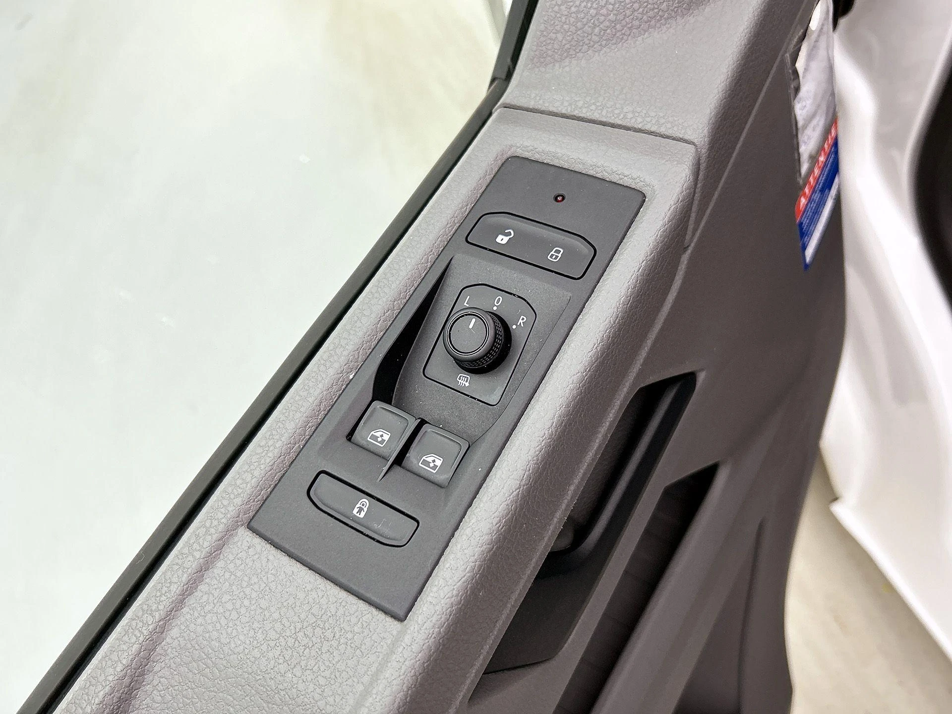 Volkswagen-Transporter-image-24