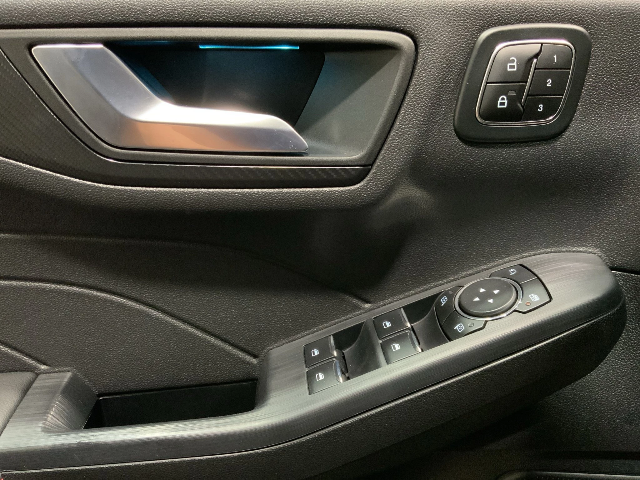 Ford Kuga ST-Line X Aut.*PANO*AHK*360GRAD*LED-MATRIX*NAVI*GRA*WINTER-PKT.