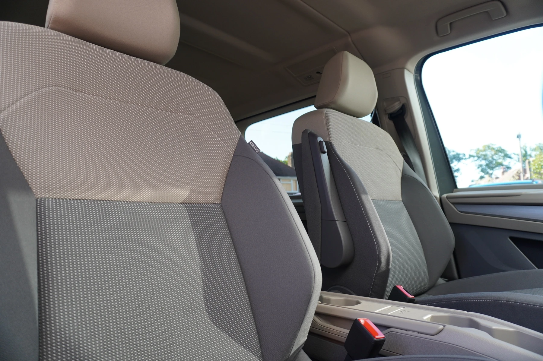 Volkswagen-Multivan-image-14