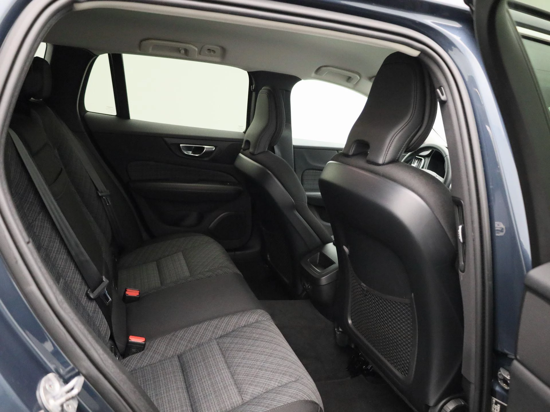 Volvo V60 B3 DCT Momentum Pro