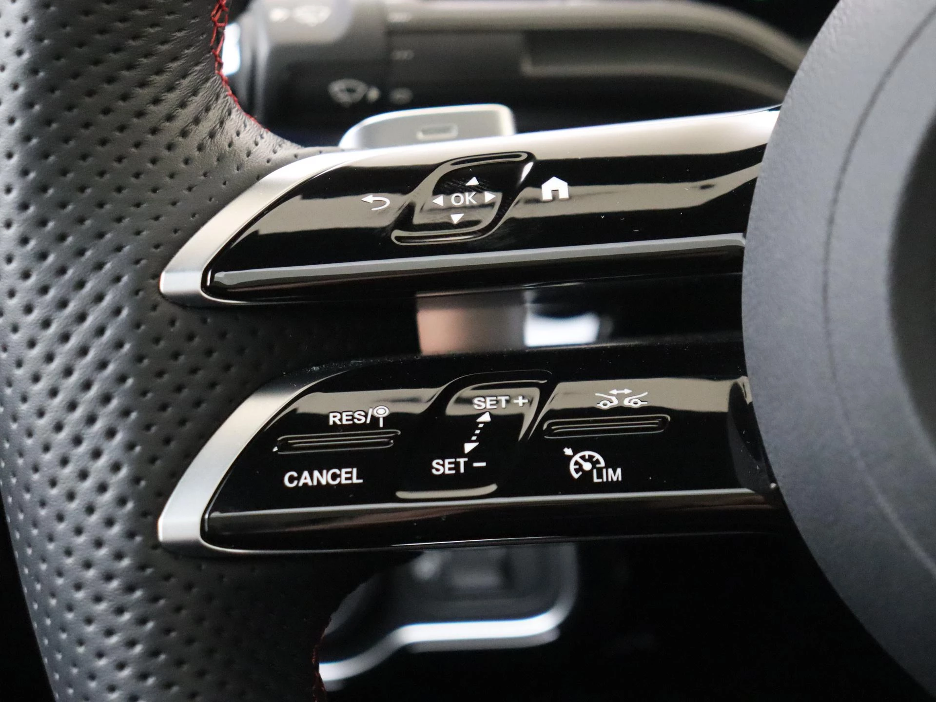 Mercedes-Benz-CLA-image-11