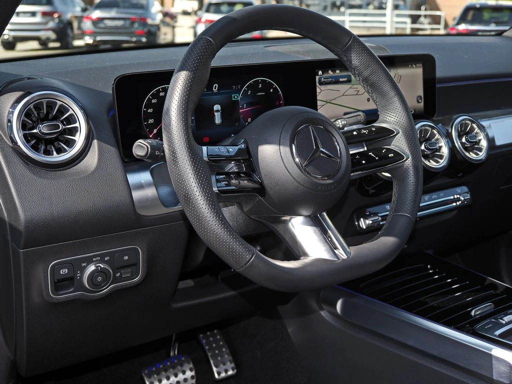 Mercedes-Benz-GLB 200 d-image-9
