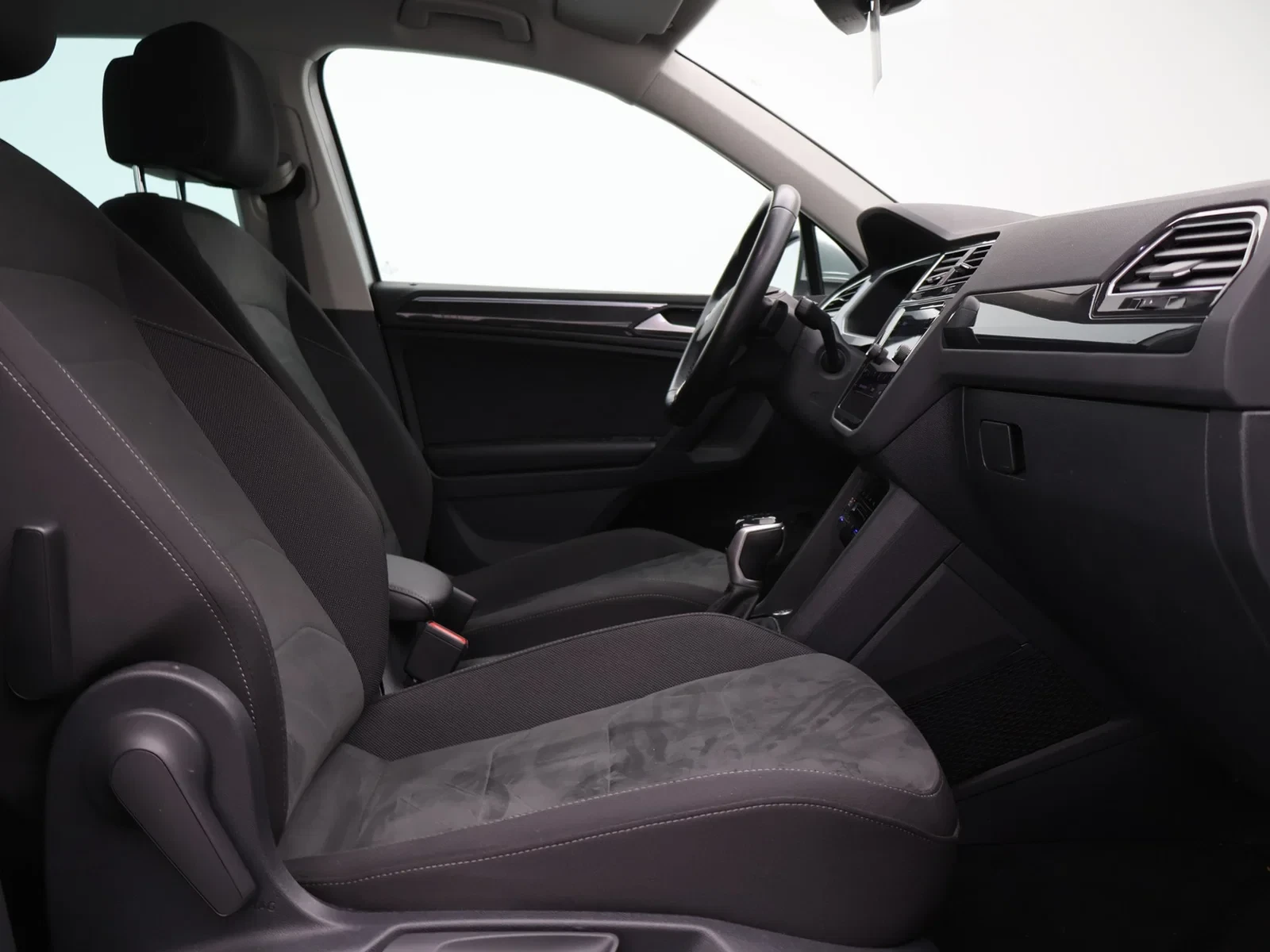 Volkswagen-Tiguan-image-8