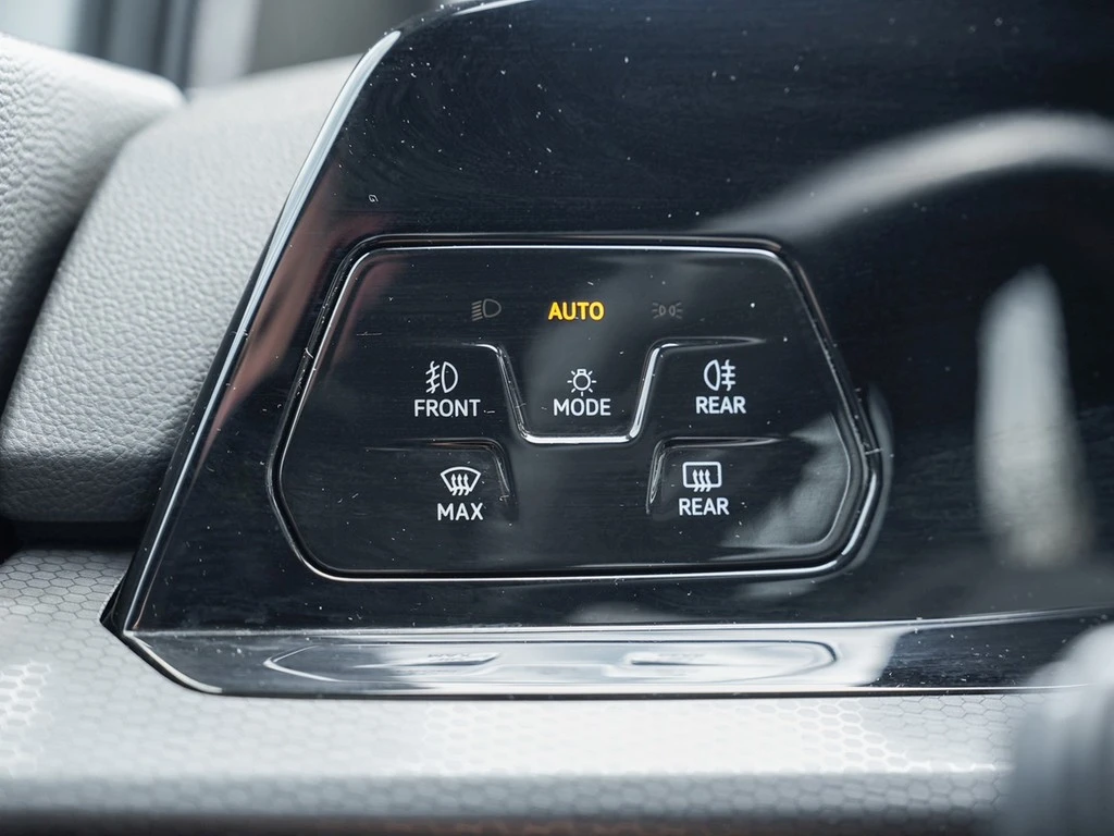 Volkswagen-Golf-image-17