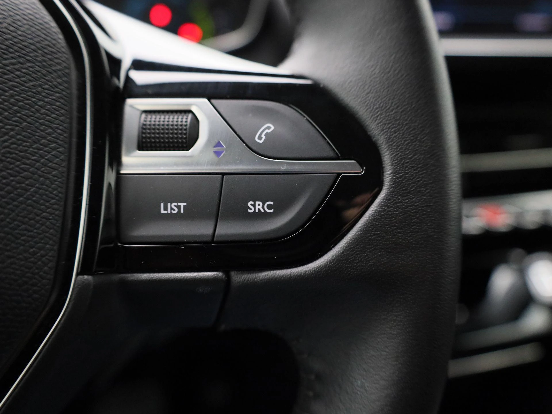 Peugeot-e-2008-image-18