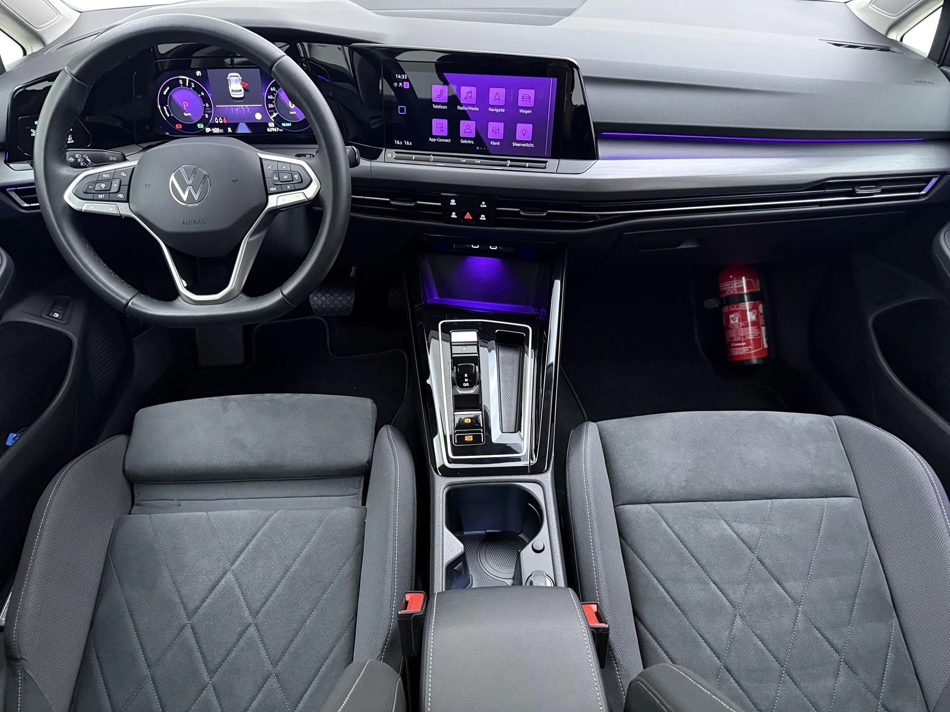 Volkswagen-Golf-image-12