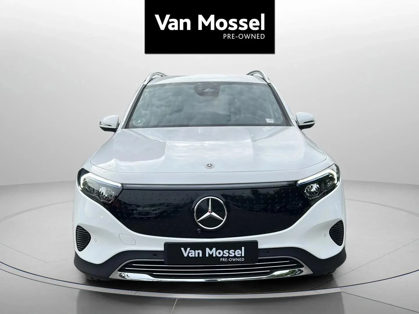 Mercedes-Benz-EQB-image-1