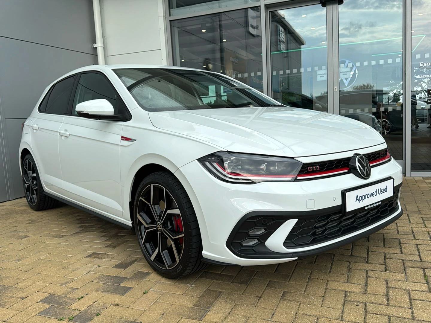Volkswagen-Polo-image-18