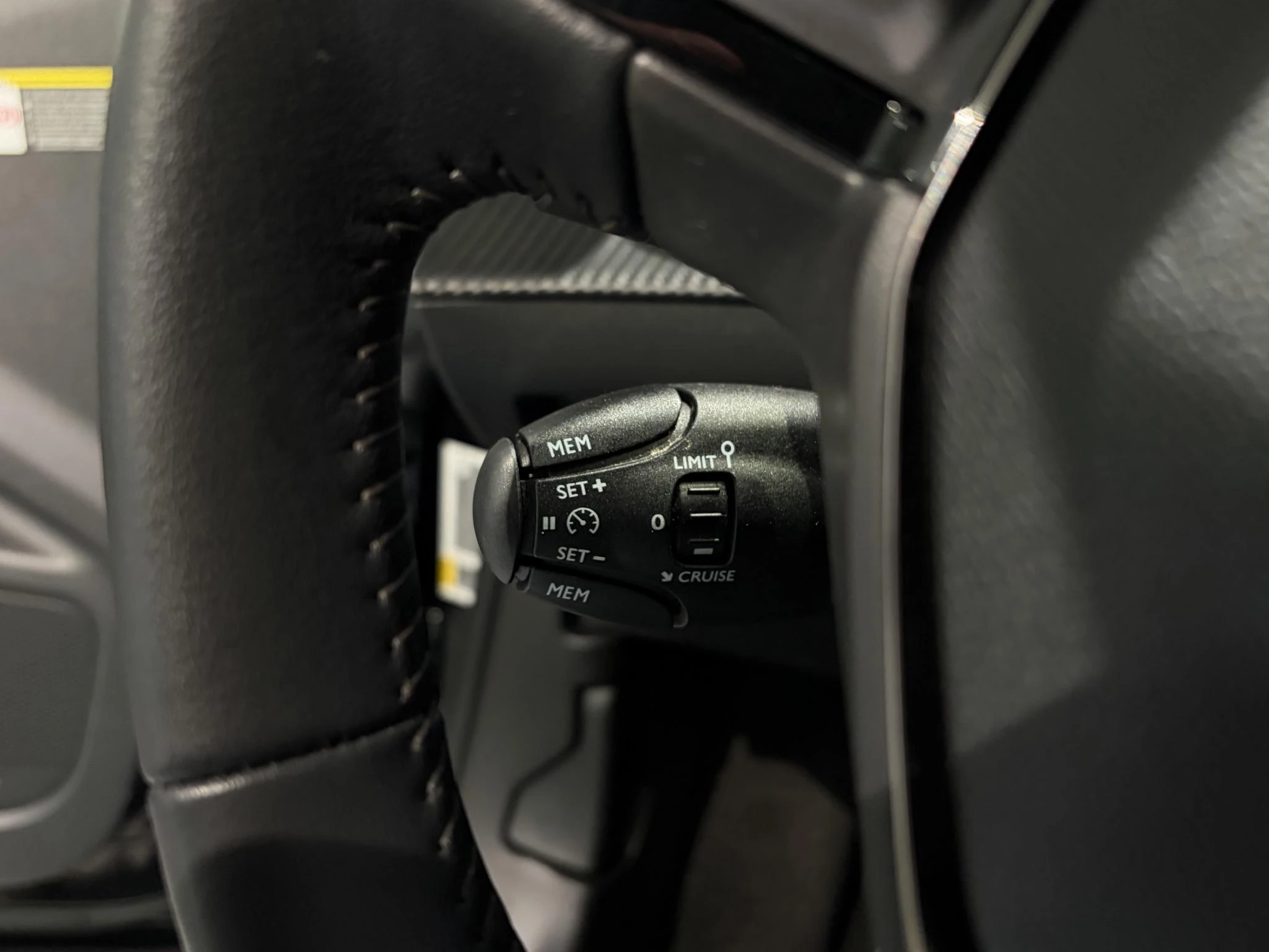 Peugeot-e-2008-image-12