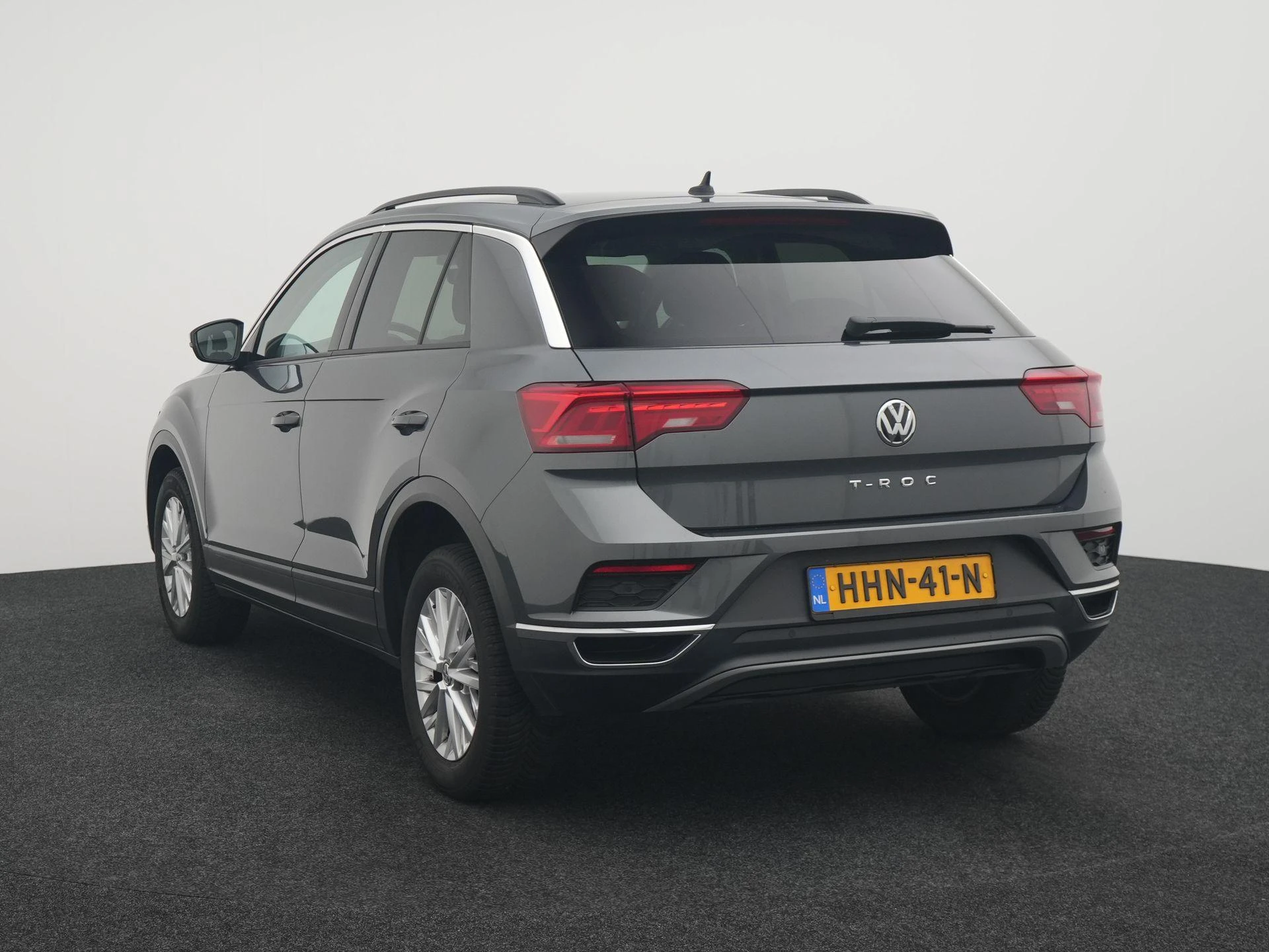 Volkswagen-T-Roc-image-1