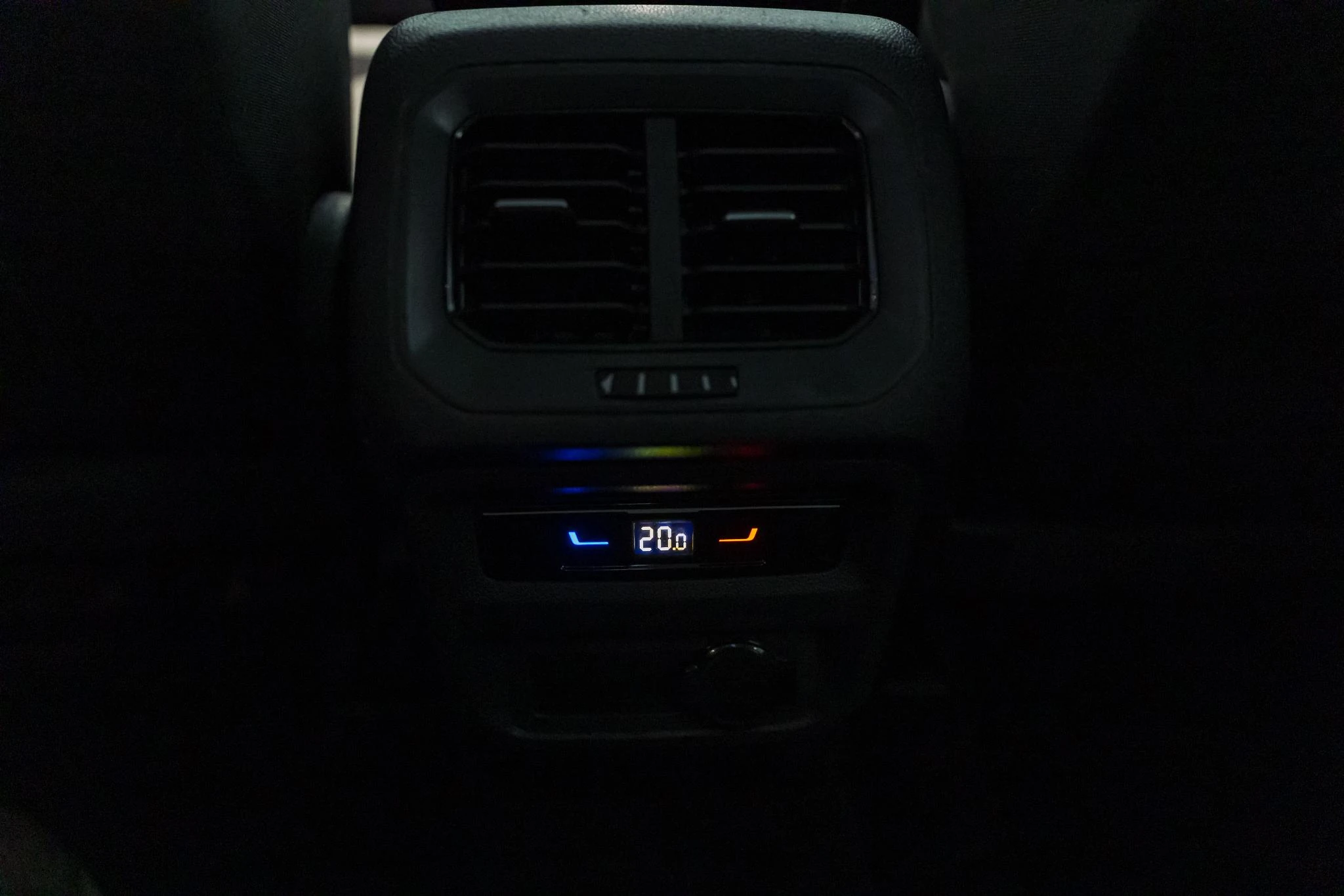 Volkswagen-Tiguan-image-16